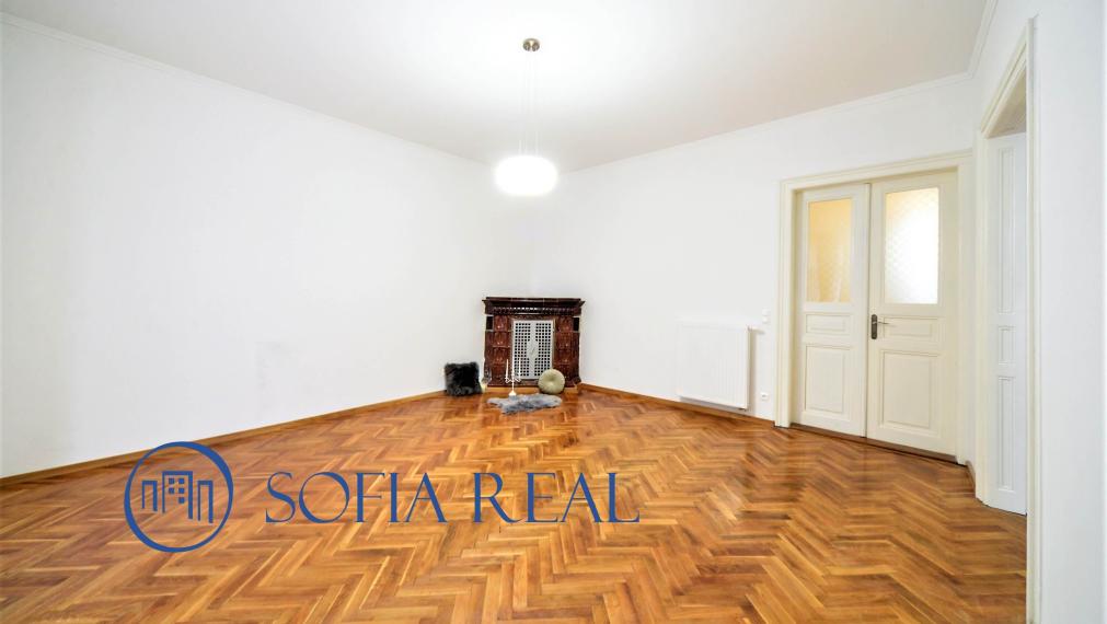 PRENAJATÉ: priestranný 3-izbový byt so staromestskou atmosférou, Staré Mesto