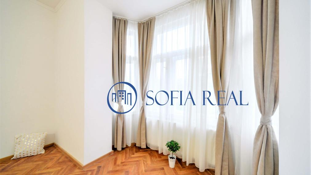 PRENAJATÉ: priestranný 3-izbový byt so staromestskou atmosférou, Staré Mesto