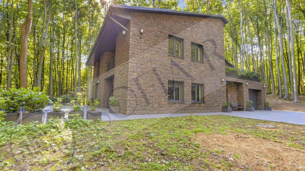 PREDAJ: moderná 5-izbová rekreačná chata / rodinná vila; Modra - Piesok