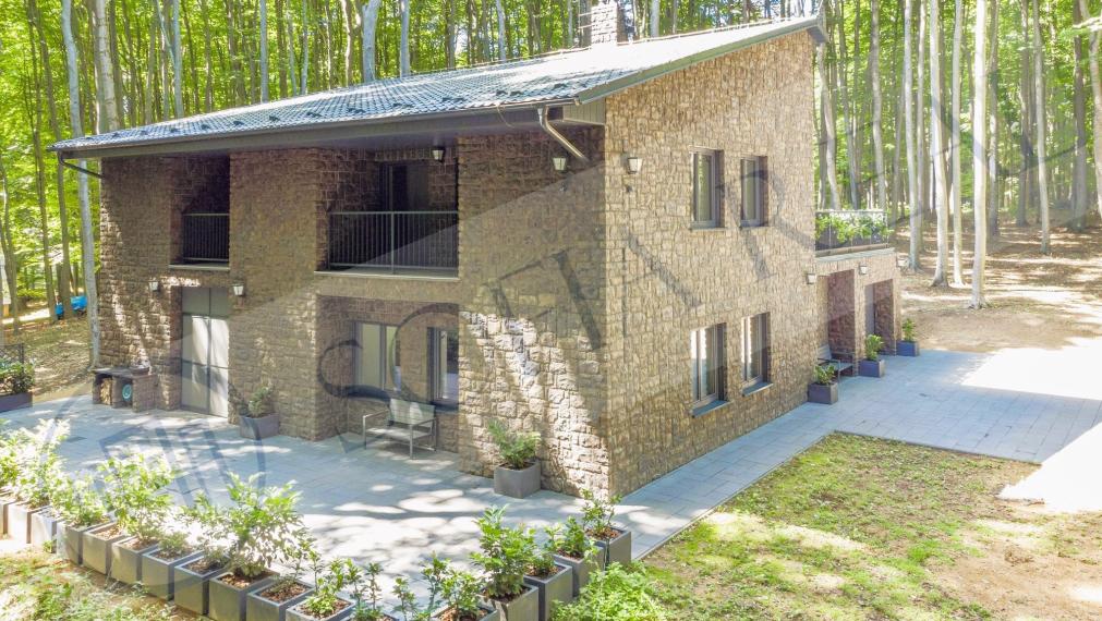 PREDAJ: moderná 5-izbová rekreačná chata / rodinná vila; Modra - Piesok