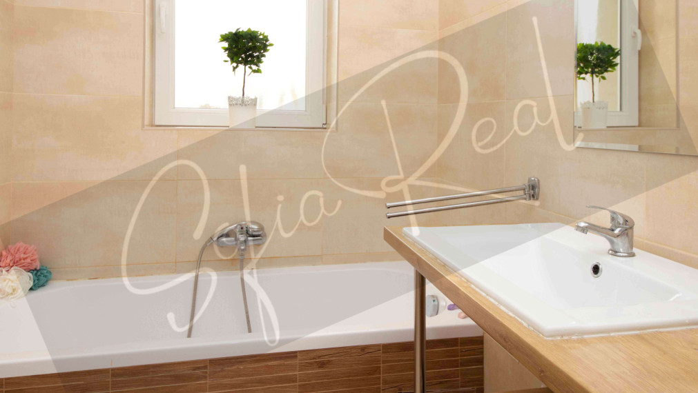 PRENÁJOM: priestranný 4-izbový byt, ZÁHRADKA, Pluhová ul. - Nové Mesto