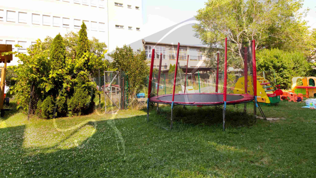 PRENÁJOM: priestranný 4-izbový byt, ZÁHRADKA, Pluhová ul. - Nové Mesto