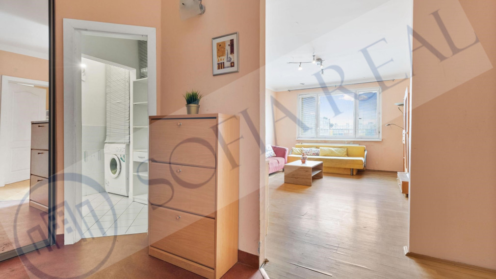 PREDAJ: priestranný 3-izbový byt; loggia; Majerníkova ul. - Karlova Ves