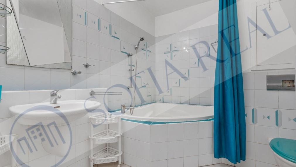 PREDAJ: priestranný 3-izbový byt; loggia; Majerníkova ul. - Karlova Ves