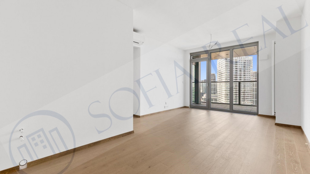 PREDAJ - EUROVEA TOWER: 2-izbový apartmán; parkovanie; loggia; Staré Mesto