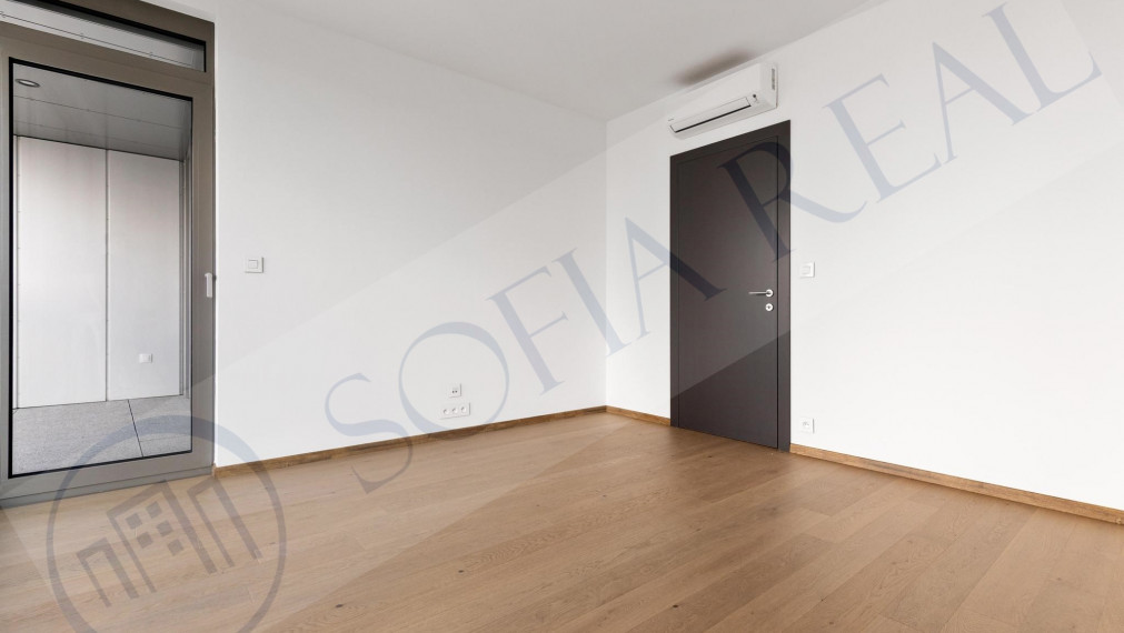 PREDAJ - EUROVEA TOWER: 2-izbový apartmán; parkovanie; loggia; Staré Mesto