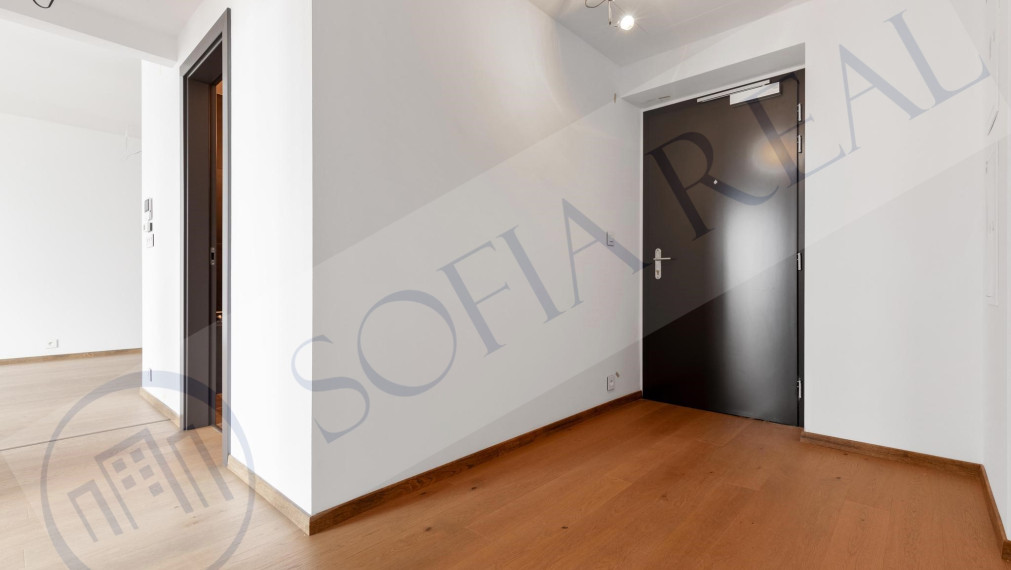 PREDAJ - EUROVEA TOWER: 2-izbový apartmán; parkovanie; loggia; Staré Mesto