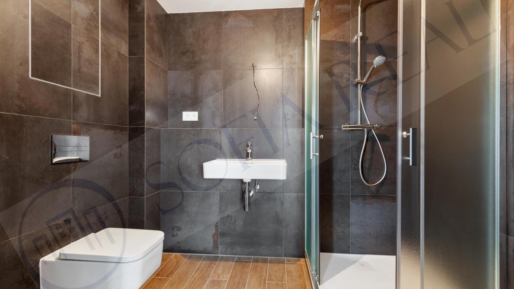 PREDAJ - EUROVEA TOWER: 2-izbový apartmán; parkovanie; loggia; Staré Mesto