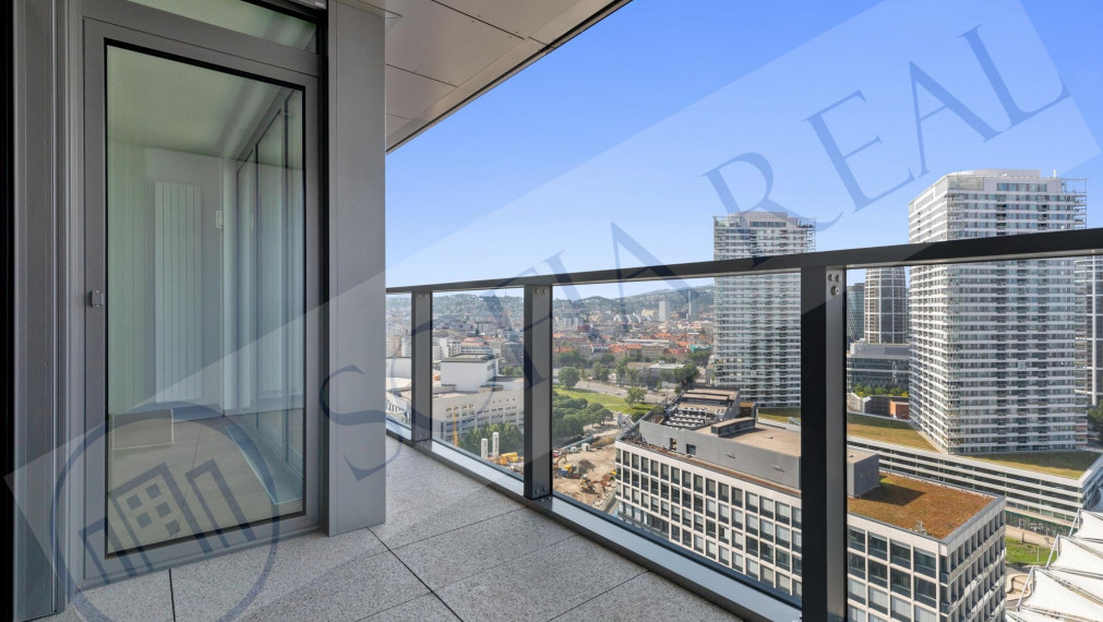 PREDAJ - EUROVEA TOWER: 2-izbový apartmán; parkovanie; loggia; Staré Mesto