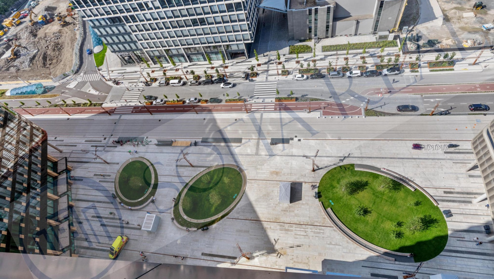 PREDAJ - EUROVEA TOWER: 2-izbový apartmán; parkovanie; loggia; Staré Mesto