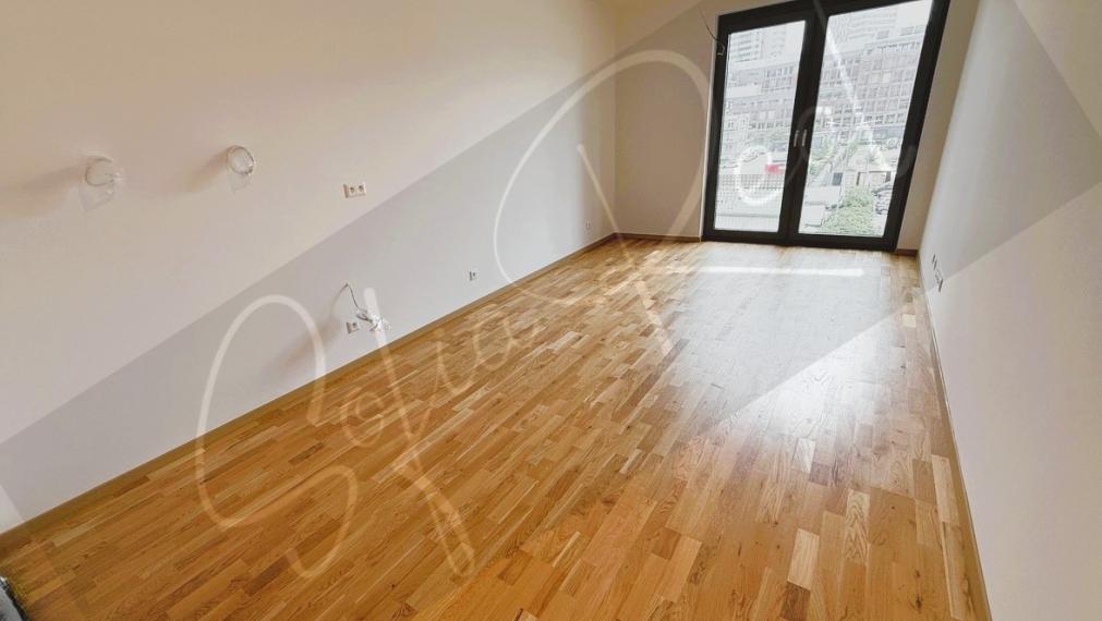 PREDAJ: 2-izbový apartmán; parkovanie; loggia; Staré Mesto - Bottova