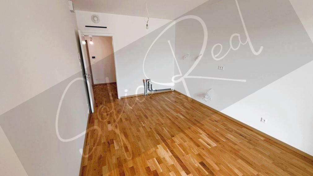 PREDAJ: 2-izbový apartmán; parkovanie; loggia; Staré Mesto - Bottova