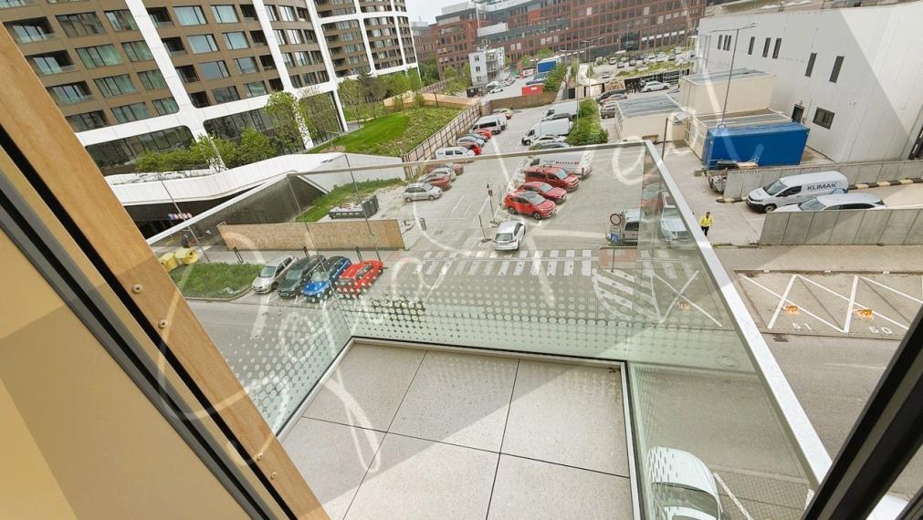 PREDAJ: 2-izbový apartmán; parkovanie; loggia; Staré Mesto - Bottova