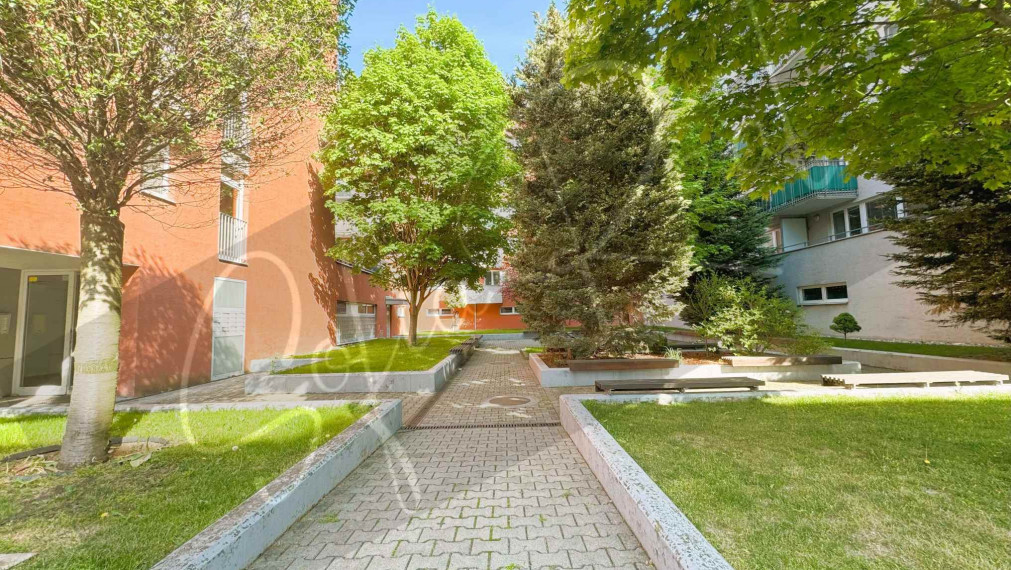 PRENÁJOM - priestranný 2-izbový byt v tichej časti Ružinova – Trnávka, pri OC Avion