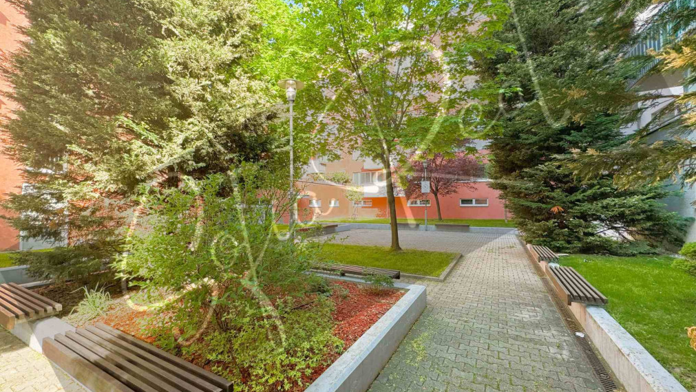 PRENÁJOM - priestranný 2-izbový byt v tichej časti Ružinova – Trnávka, pri OC Avion