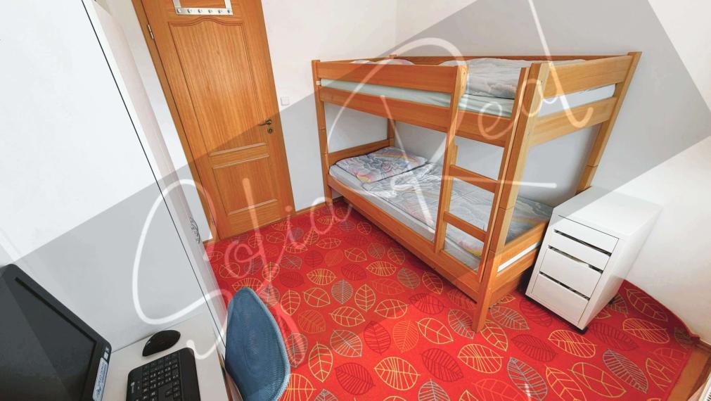 PREDAJ: zariadený 3-izbový byt; loggia; Petržalka - Háje