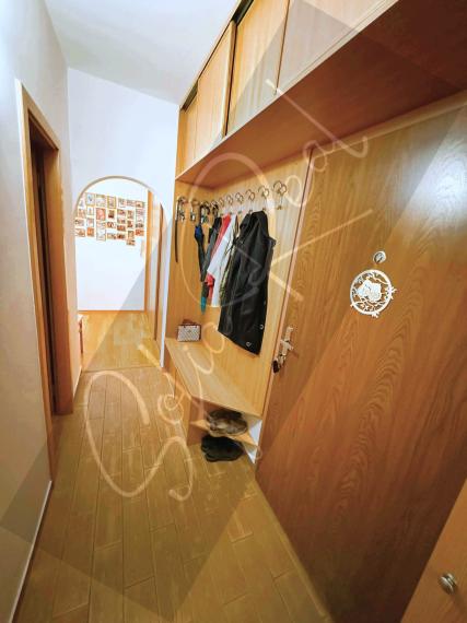 PREDAJ: zariadený 3-izbový byt; loggia; Petržalka - Háje