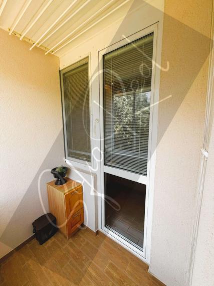 PREDAJ: zariadený 3-izbový byt; loggia; Petržalka - Háje