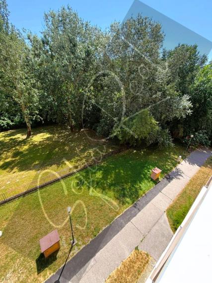 PREDAJ: zariadený 3-izbový byt; loggia; Petržalka - Háje