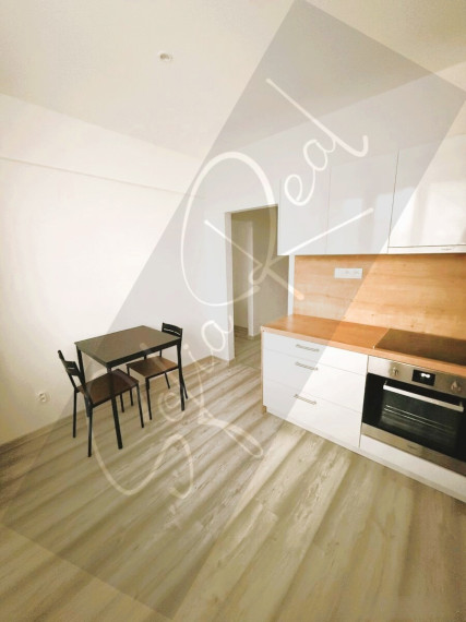 PRENÁJOM: priestranný 2-izbový byt; balkón; tichá lokalita; Rača