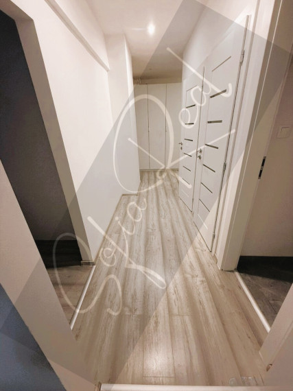 PRENÁJOM: priestranný 2-izbový byt; balkón; tichá lokalita; Rača