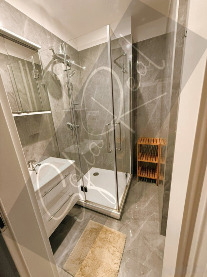 PRENÁJOM: priestranný 2-izbový byt; balkón; tichá lokalita; Rača