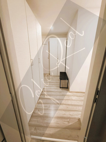 PRENÁJOM: priestranný 2-izbový byt; balkón; tichá lokalita; Rača