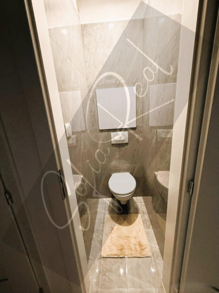 PRENÁJOM: priestranný 2-izbový byt; balkón; tichá lokalita; Rača