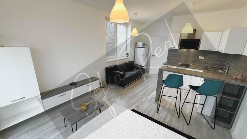 PREDAJ: svetlý 1-izbový byt; balkón; parking; Miloslavov