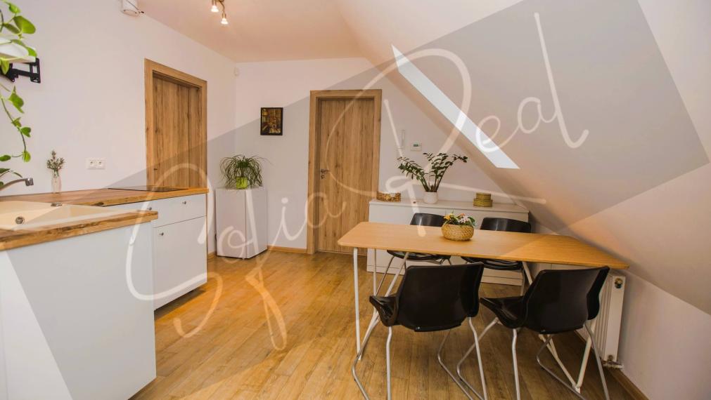 PRENÁJOM: svetlý byt (2x samostatná spálňa); parkovanie; Račianska ulica