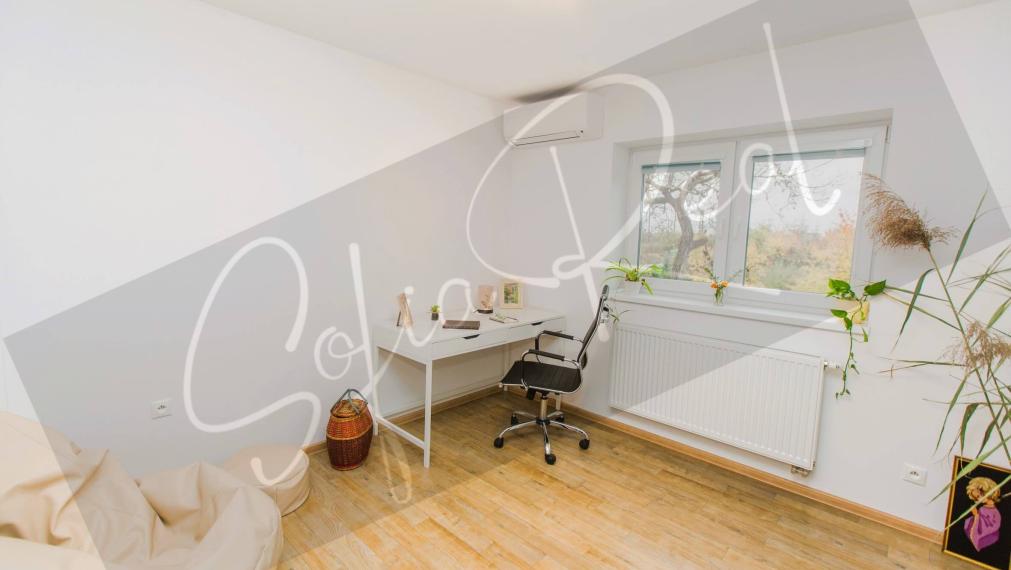 PRENÁJOM: svetlý byt (2x spálňa); parking v cene; Krasňany