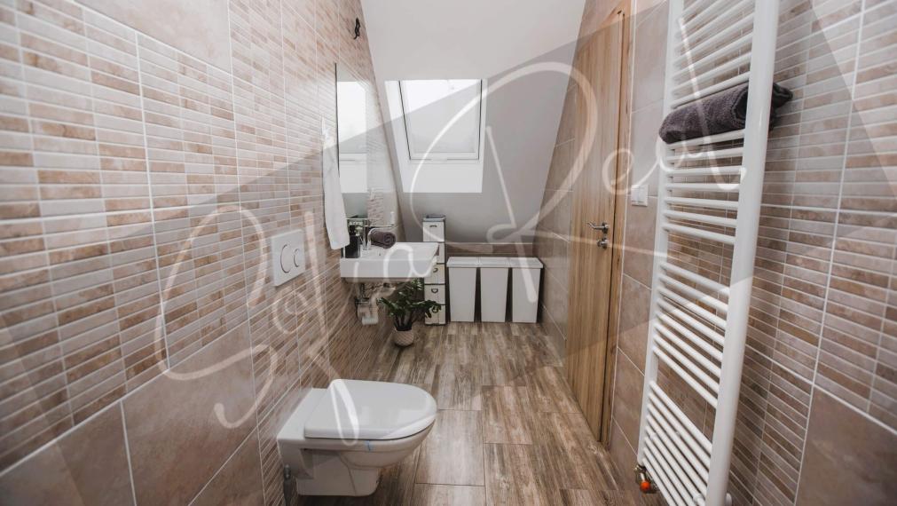 PRENÁJOM: svetlý byt (2x spálňa); parking v cene; Krasňany