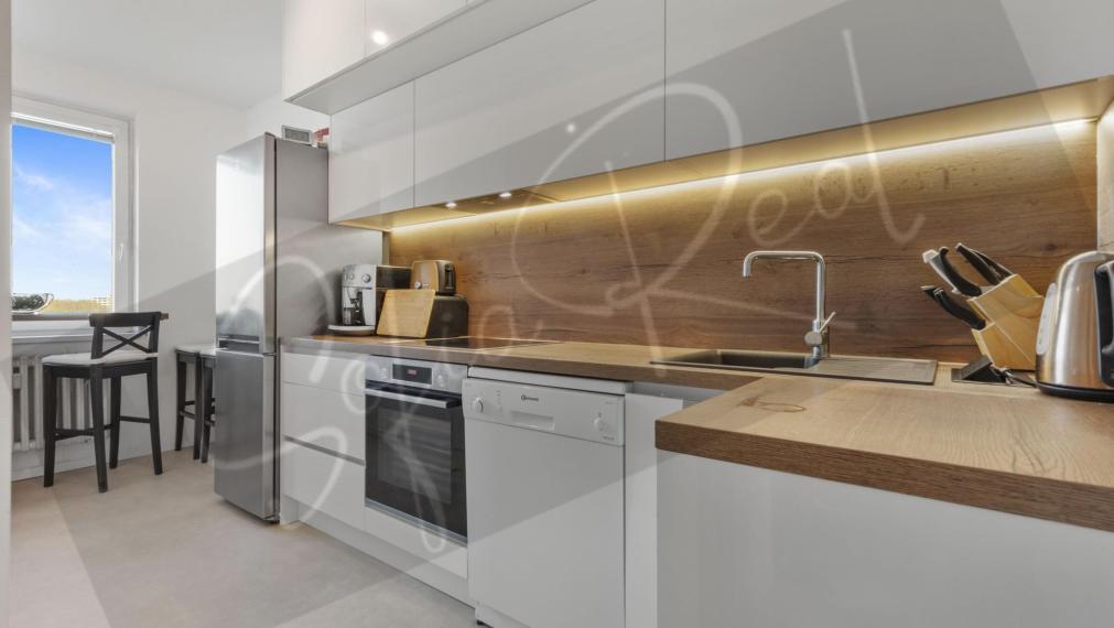 PRENÁJOM: zrekonštruovaný 3-izbový byt; samostatné izby; Petržalka - Znievska ul.