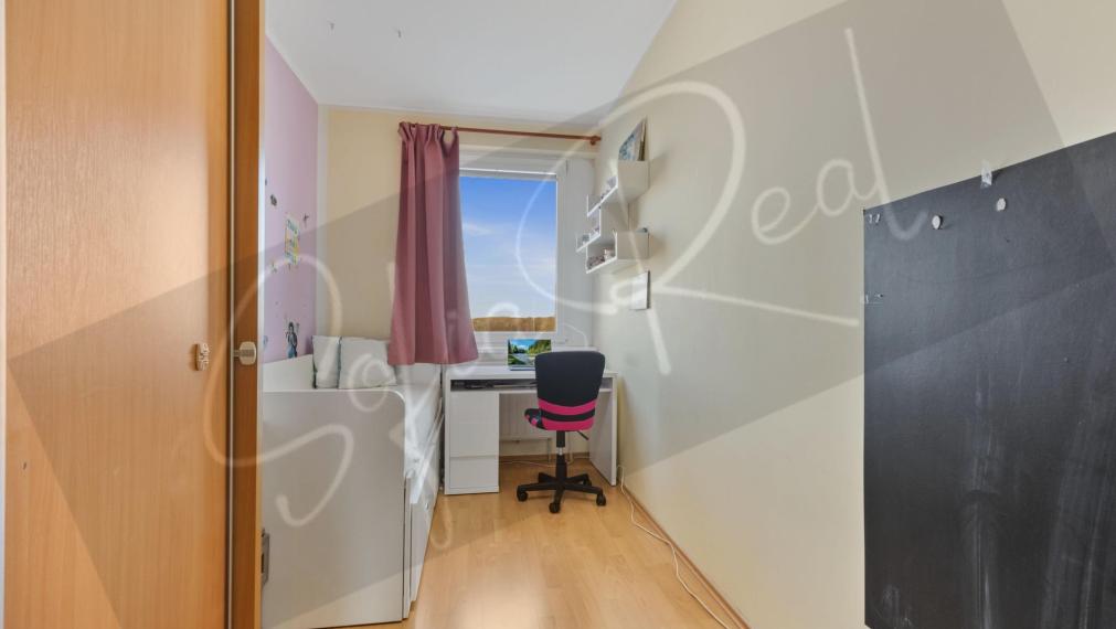 PRENÁJOM: zrekonštruovaný 3-izbový byt; samostatné izby; Petržalka - Znievska ul.