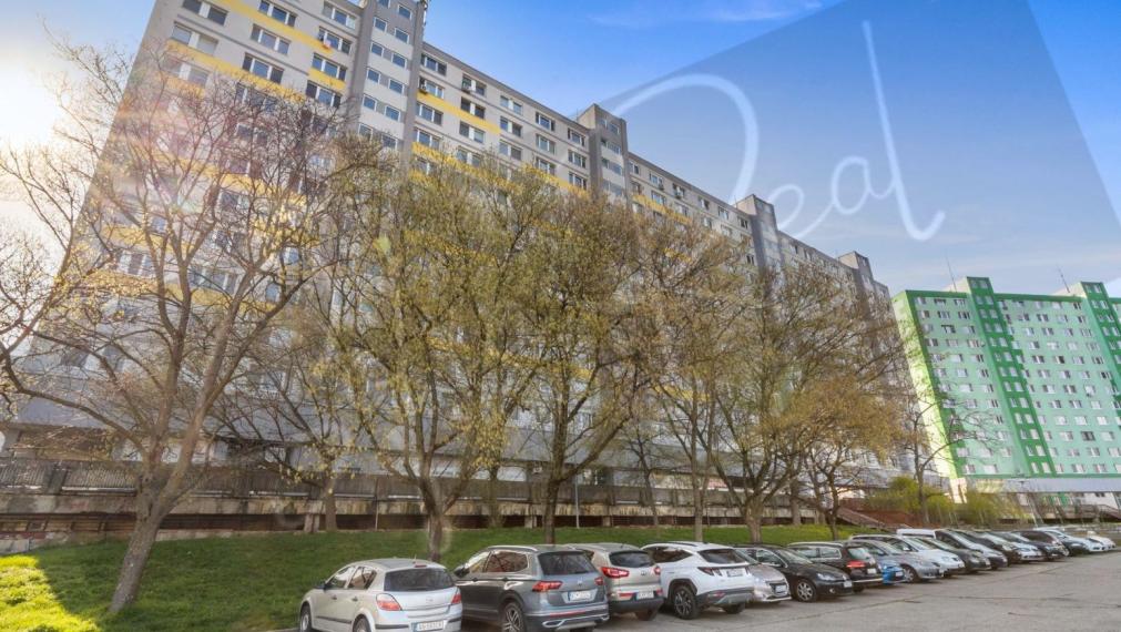 PRENÁJOM: zrekonštruovaný 3-izbový byt; samostatné izby; Petržalka - Znievska ul.