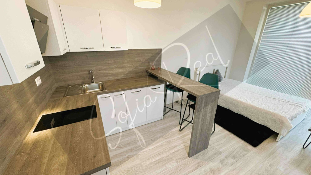 PREDAJ: moderný 1-izbový byt/garsónka; loggia; parking; Miloslavov