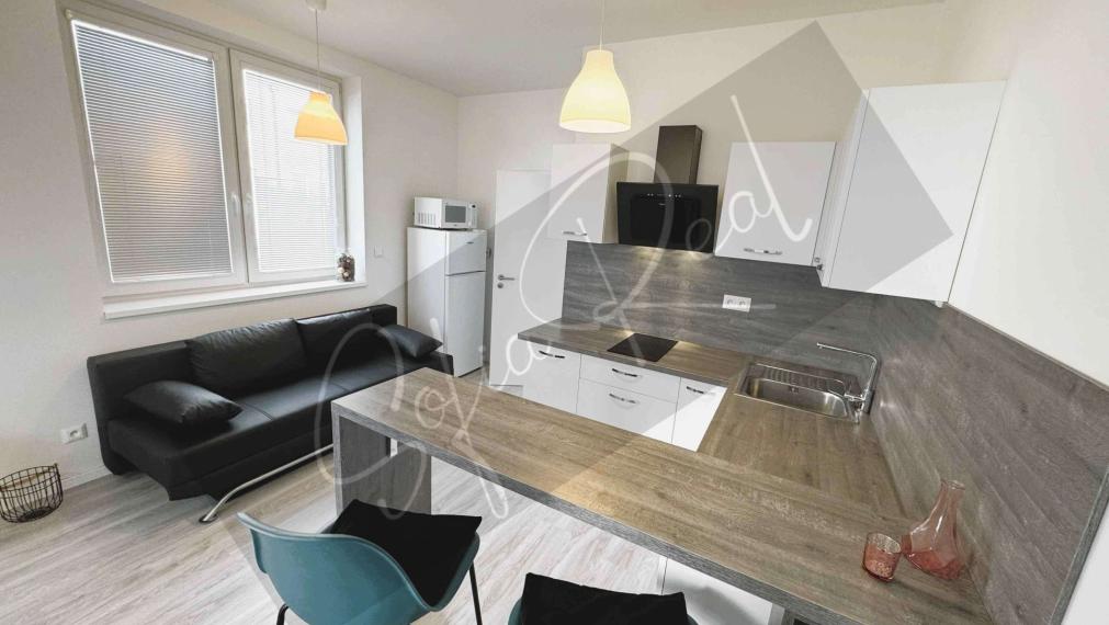 PREDAJ: moderný 1-izbový byt/garsónka; loggia; parking; Miloslavov