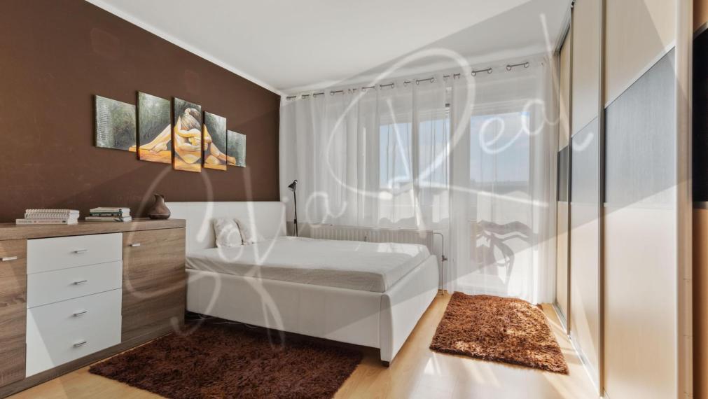 PRENÁJOM: svetlý 3-izbový byt; samostatné izby; Petržalka - Znievska ul.