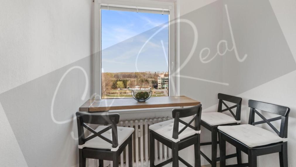 PRENÁJOM: svetlý 3-izbový byt; samostatné izby; Petržalka - Znievska ul.