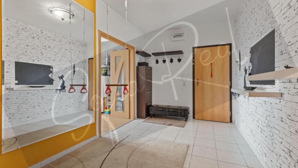 PRENÁJOM: svetlý 3-izbový byt; samostatné izby; Petržalka - Znievska ul.