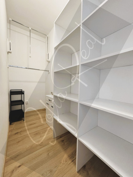 PRENÁJOM: zrekonštruovaný 2-izbový byt; VOĽNÉ; začiatok Karlovej Vsi