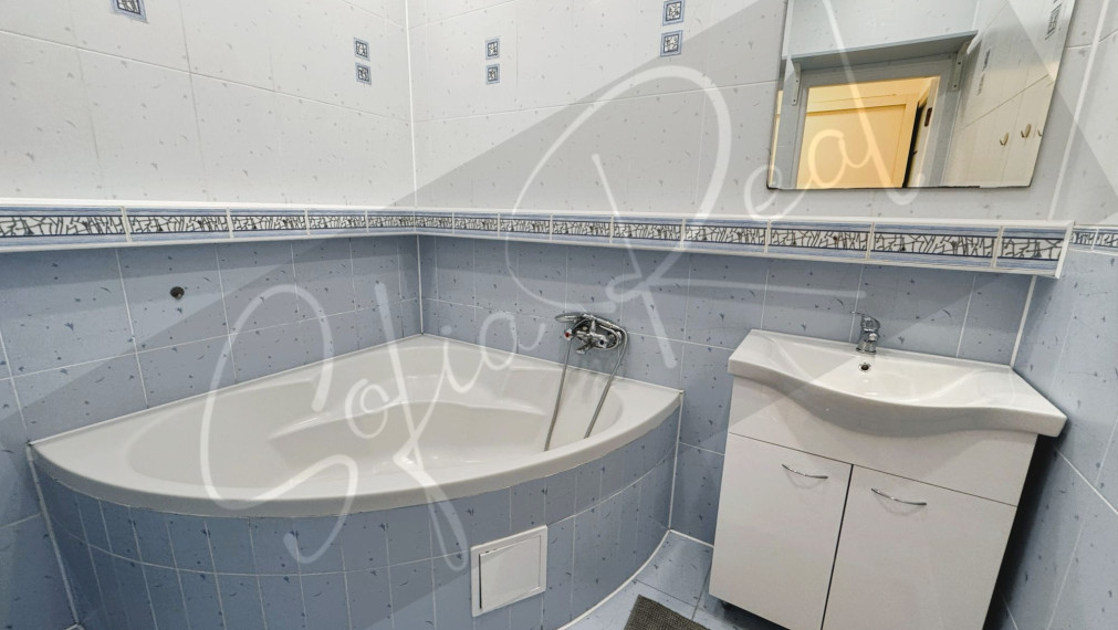 PRENÁJOM: zrekonštruovaný 2-izbový byt; VOĽNÉ; začiatok Karlovej Vsi