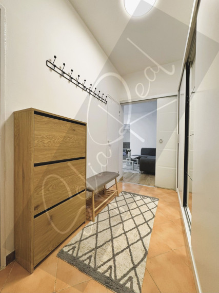 PRENÁJOM: zrekonštruovaný 2-izbový byt; VOĽNÉ; začiatok Karlovej Vsi