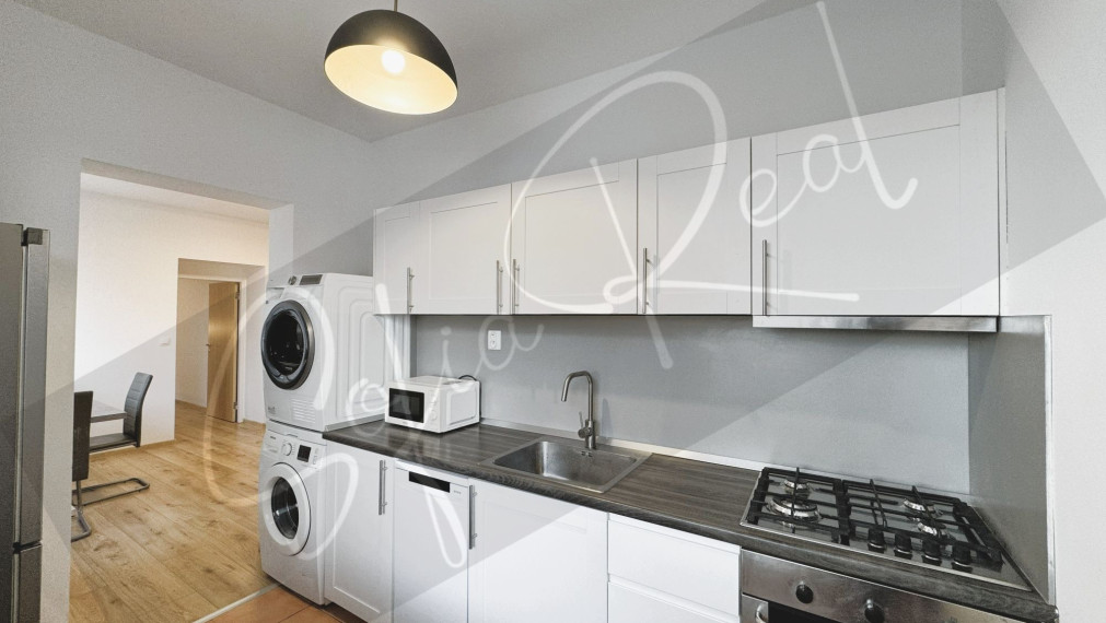 PRENÁJOM: zrekonštruovaný 2-izbový byt; VOĽNÉ; začiatok Karlovej Vsi