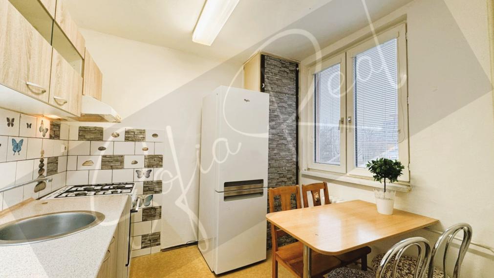 PRENÁJOM - VOĽNÝ ihneď: zariadený 3-izbový byt; Rača