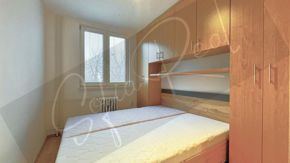 PRENÁJOM - VOĽNÝ ihneď: zariadený 3-izbový byt; Rača