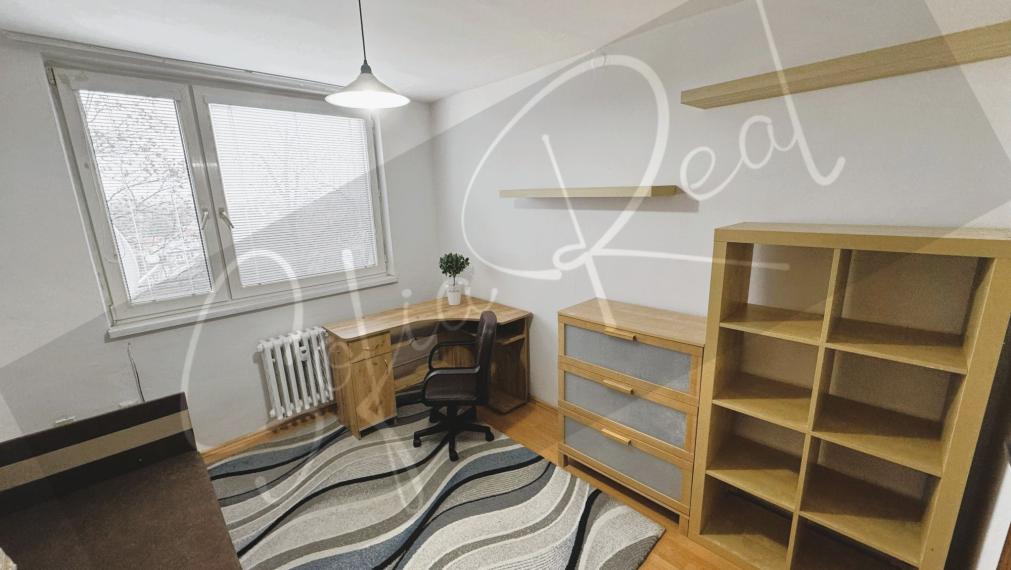 PRENÁJOM - VOĽNÝ ihneď: zariadený 3-izbový byt; Rača