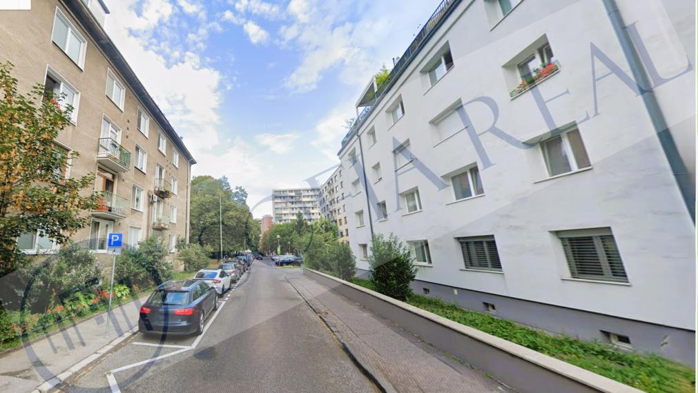 PREDAJ: murovaná garáž pri Košickej ul.; Ružinov