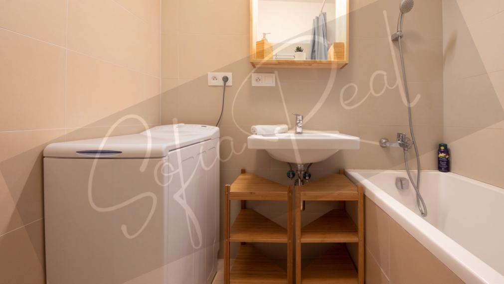 PRENAJOM - VOĽNÝ: priestranný 2-izbový byt; širšie centrum; pri OC CENTRAL