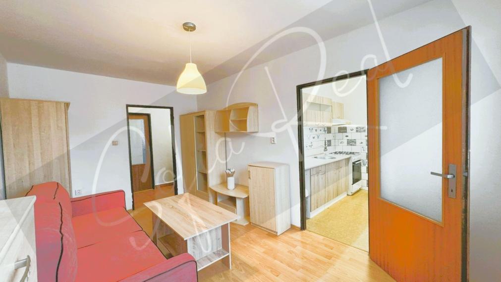 PRENÁJOM - VOĽNÝ ihneď: zariadený 3-izbový byt; Rača